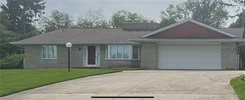911 Knollwood Rd NW, Canton, OH 44708