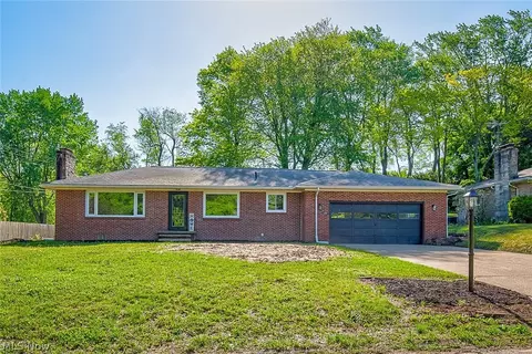 13484 Judy Ave NW, Uniontown, OH 44685