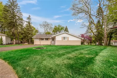 5828 Randy Rd, Bedford, OH 44146