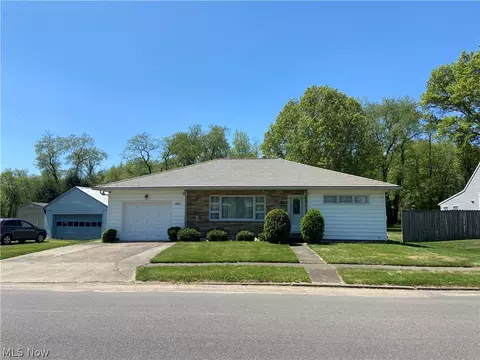 494 Cross St, Newcomerstown, OH 43832