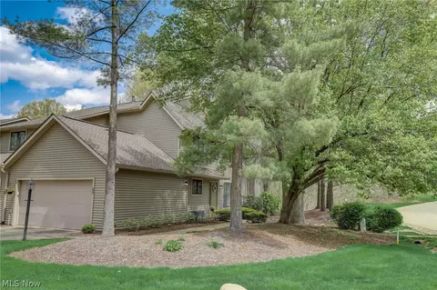83 Lethbridge Ln, Copley, OH 44321