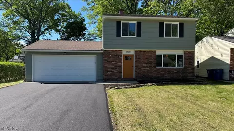 38284 Poplar Dr, Willoughby, OH 44094