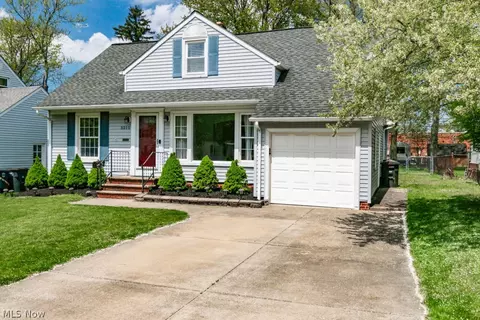 5215 Case Ave, Lyndhurst, OH 44124