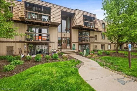 9630 Cove Dr #23-A, North Royalton, OH 44133