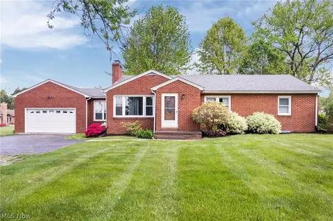 1005 Schneider St NE, Canton, OH 44721