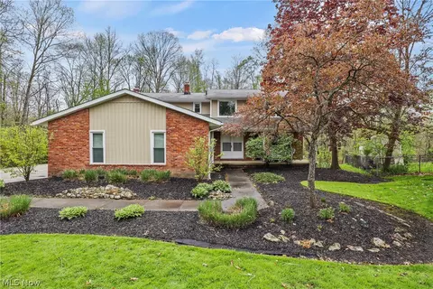 37830 Bunker Hill Dr, Solon, OH 44139