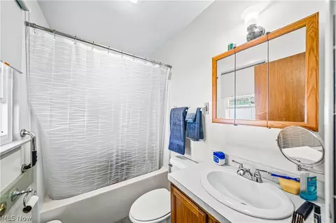 Bath - 6155 Hillcrest Ave, Ashtabula, OH 44004 photo 1 of 2