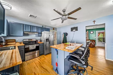 Kitchen - 6155 Hillcrest Ave, Ashtabula, OH 44004 photo 2 of 4