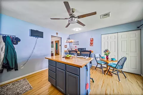 Kitchen - 6155 Hillcrest Ave, Ashtabula, OH 44004 photo 3 of 4