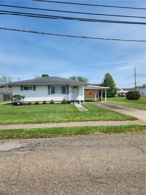 726 Middle St, Belpre, OH 45714