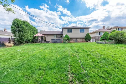 Exterior - 3224 Bowmen Ln, Parma, OH 44134 photo 7 of 9