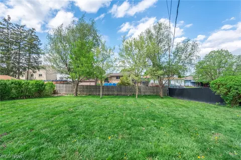 Exterior - 3224 Bowmen Ln, Parma, OH 44134 photo 6 of 9