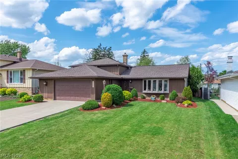3224 Bowmen Ln, Parma, OH 44134