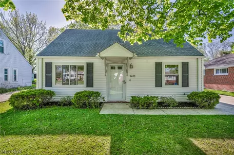 1226 Elmwood Rd, Mayfield Heights, OH 44124