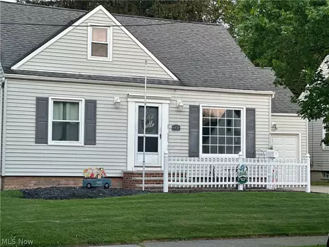 1151 Churchill Rd, Lyndhurst, OH 44124