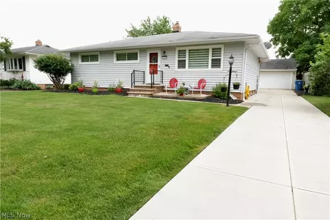 6882 Brandywine Rd, Parma Heights, OH 44130