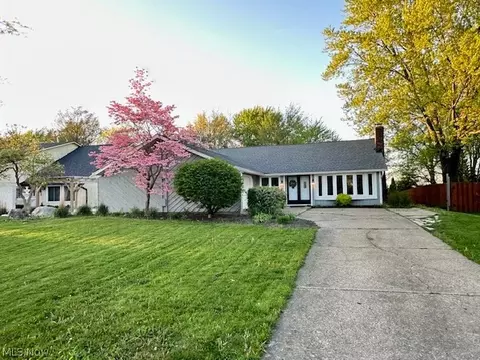 18092 Fox Hollow Dr, Strongsville, OH 44136