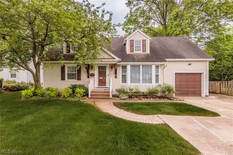 4948 Corliss Rd, Lyndhurst, OH 44124