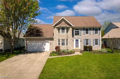 38615 N Bay Dr, Willoughby, OH 44094