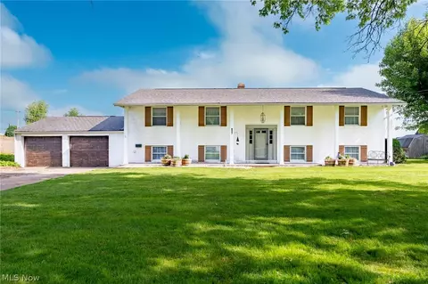 827 9th St NE, North Canton, OH 44720