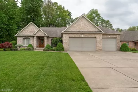 1296 Maxfli Dr, Akron, OH 44312