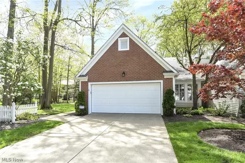 31825 Bayview Dr #74, Avon Lake, OH 44012