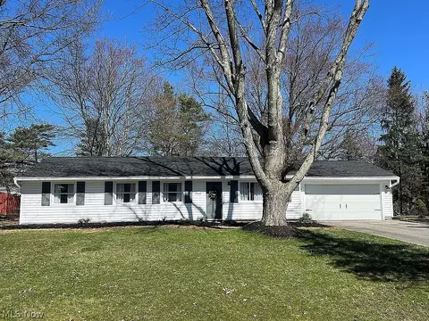 873 Sioux Ln, Macedonia, OH 44056