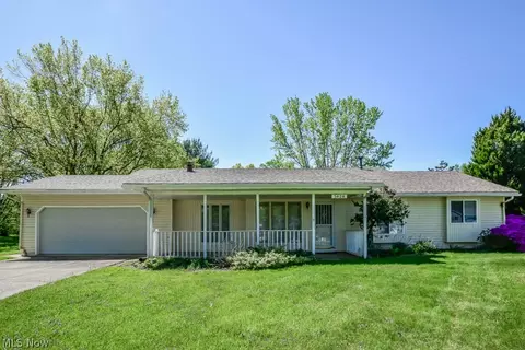 3424 Rhapsody Ln, New Franklin, OH 44216