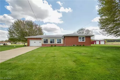 4238 Ridge Rd, Cortland, OH 44410