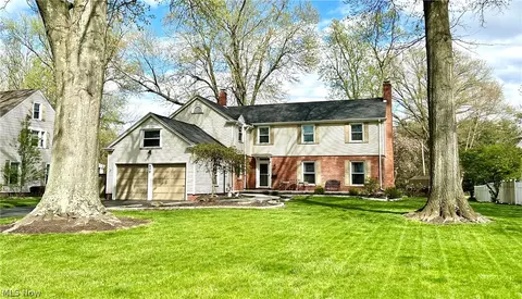 870 Fairway Dr NE, Warren, OH 44483