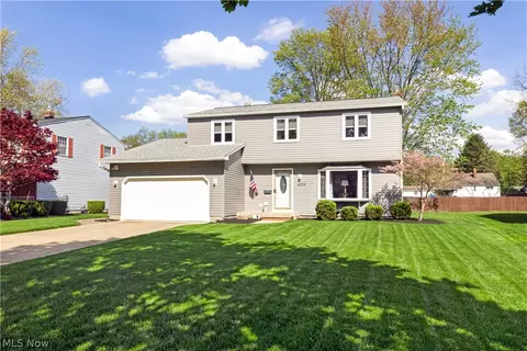 4039 Tennyson Ln, North Olmsted, OH 44070