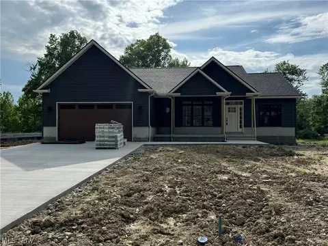 1216 Skyline Ln SE, Warren, OH 44484