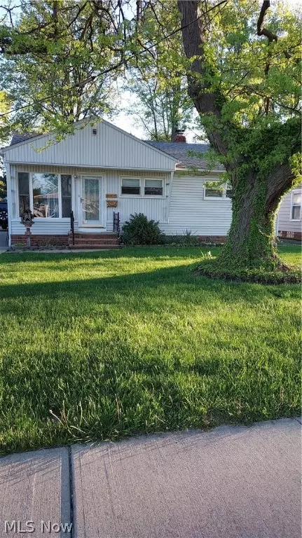 30915 Royalview Dr, Willowick, OH 44095