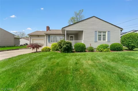 2716 Christine Ln, Youngstown, OH 44511