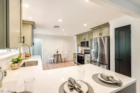 Kitchen - 8108 Stone Rd, Independence, OH 44131 photo 4 of 4