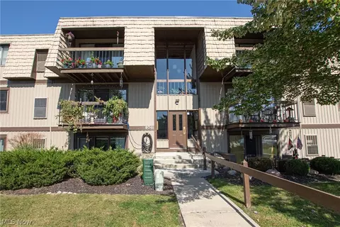 9741 Sunrise Blvd #M20, North Royalton, OH 44133