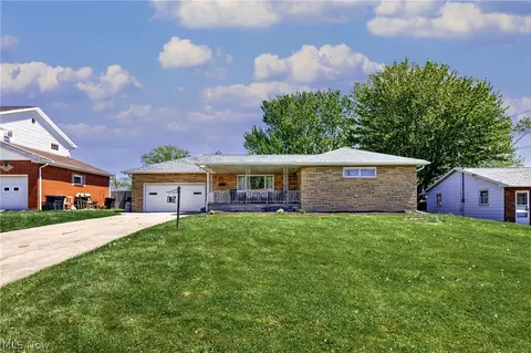 15 Homestead Pl, Campbell, OH 44405