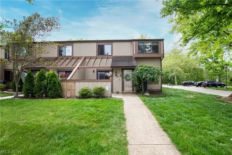 11558 Harbour Light Dr #15, North Royalton, OH 44133