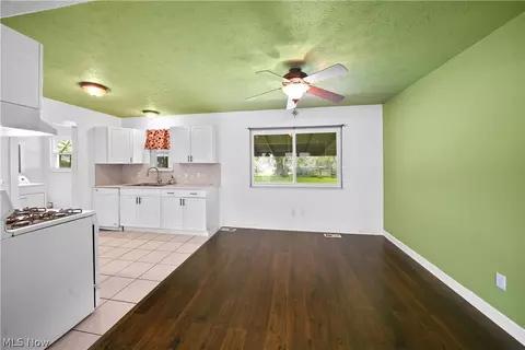 Living - 9888 Belden Dr, Windham, OH 44288 photo 3 of 4
