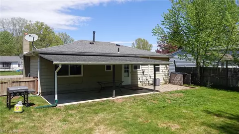 Exterior - 9888 Belden Dr, Windham, OH 44288 photo 5 of 9