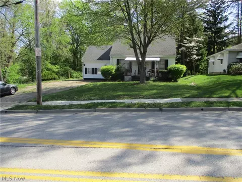 1363 Superior Ave, Akron, OH 44307