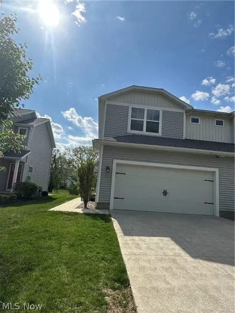 1339 Cascade Cir E, Canton, OH 44708