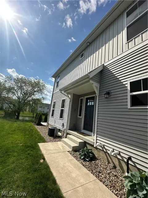1339 Cascade Cir E, Canton, OH 44708 photo 2