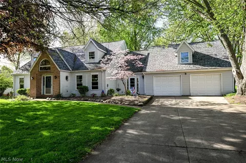 18911 Meadow Ln, Strongsville, OH 44136