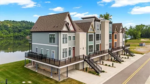 505 Harbor Pt, Williamstown, WV 26187