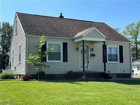1239 Fairlane Ave SW, Canton, OH 44710