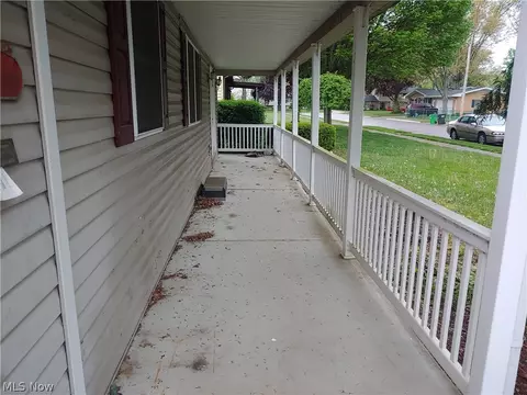 210 Hemlock St, Dover, OH 44622 photo 4