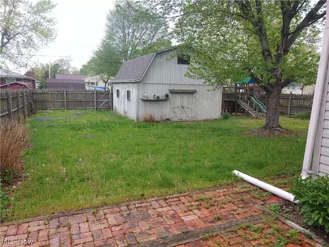 210 Hemlock St, Dover, OH 44622 photo 6