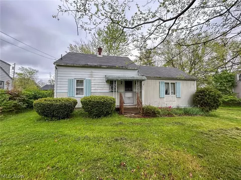 1446 Clemmens Ave NW, Warren, OH 44485