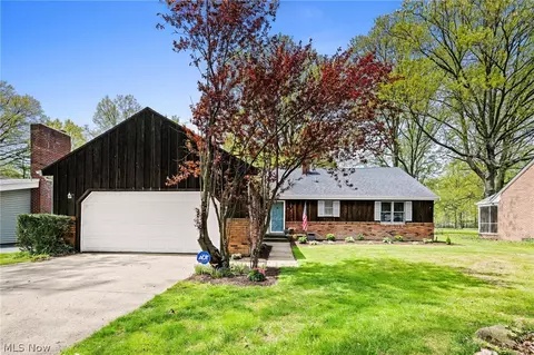 5984 Mackenzie Rd, North Olmsted, OH 44070